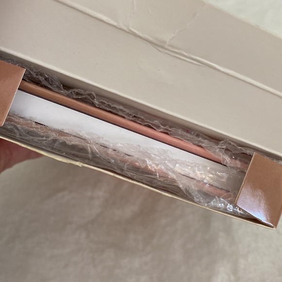 $18 Closet Clearout is below my best offer! BNB The  Nudes by Juvia’s eye pallet - Picture 4 of 6